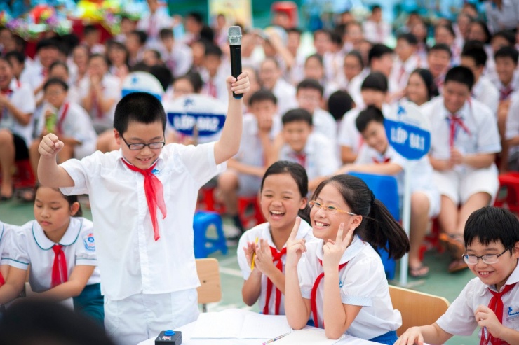 Theo Bộ GD&amp;ĐT, việc tổ chức dạy học 2 buổi/ngày sẽ làm giảm dạy thêm, học thêm tràn lan.