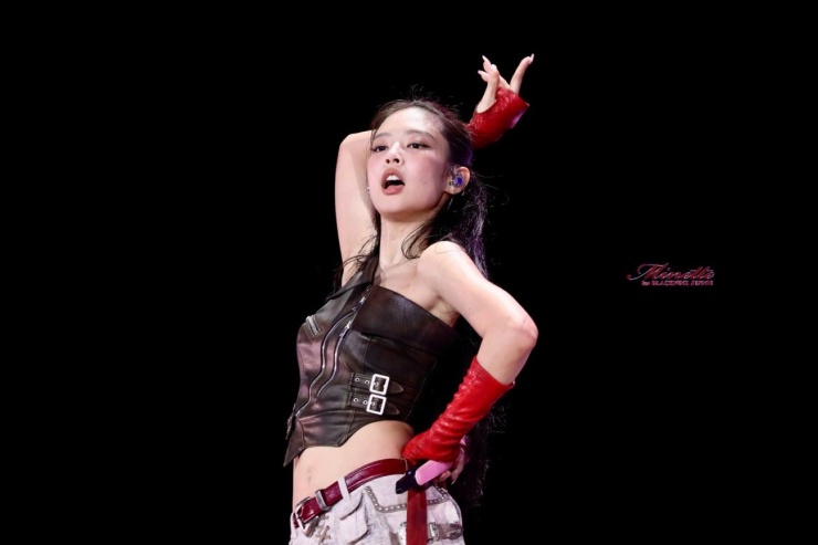 Jennie bị chỉ trích vì biểu diễn mạnh bạo ở Mỹ.
