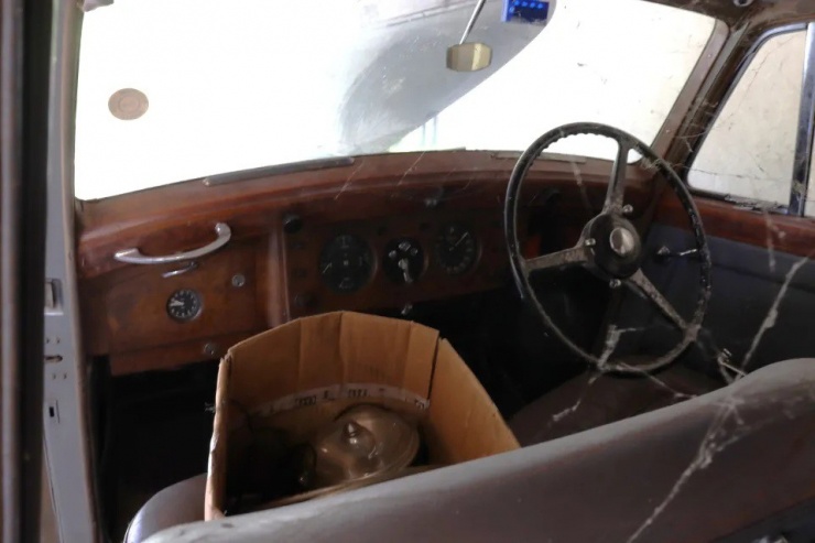 Bên trong chiếc xe Bentley Mark VI. (Nguồn: Jam Press/H&H Auctions)