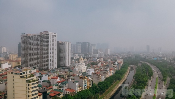 Bầu trời Hà Nội trắng xoá, ô nhiễm không khí ở mức báo động đỏ - 9