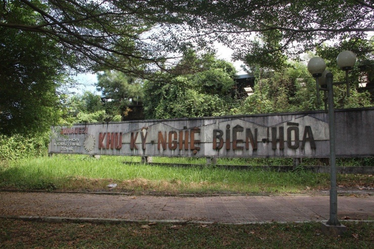 Bảng hiệu có từ những năm đầu hình thành khu kỹ nghệ.