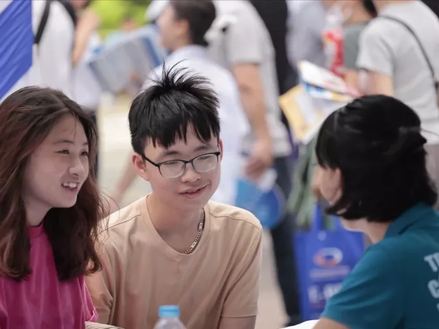 Tuyển sinh đại học 2025: Ðiểm chuẩn ra sao?