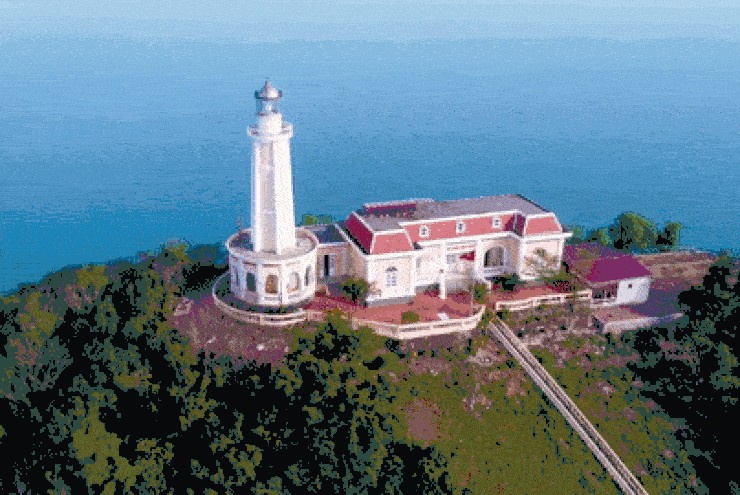 Đảo ở miền Bắc như ' hòn ngọc thô ' , hải sản giá rẻ, cách đất liền 10 phút đi tàu