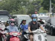 Chuyển đổi phương tiện xanh: Hà Nội sẽ hỗ trợ người dân bằng tiền và phí?