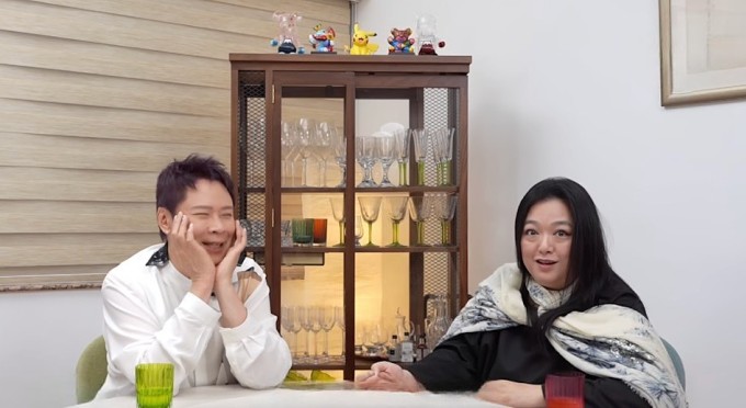 Lý San San trò chuyện trên kênh YouTube của đồng nghiệp. Ảnh: HK01