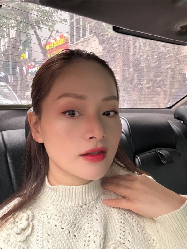 Nữ diễn viên cho biết, lúc trước mình cũng từng dùng nhiều loại kem dưỡng da của các thương hiệu lớn trong nước nhưng cô không cảm thấy có gì đặc biệt hay da được cải thiện.