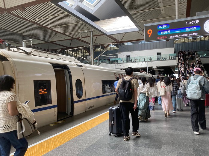 Xuyên thời gian trên tàu cao tốc - 2