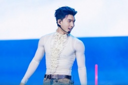 HIEUTHUHAI mặc áo bó, nhảy sexy có gì mà chỉ trích