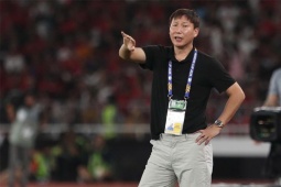Trực tiếp họp báo U23 Việt Nam sau chung kết: Thầy Kim nói gì về màn vái lạy trọng tài?