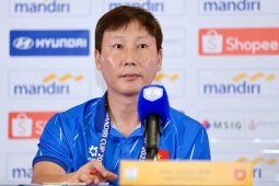 Trực tiếp họp báo U23 Việt Nam sau chung kết: Thầy Kim nói gì về màn vái lạy trọng tài?