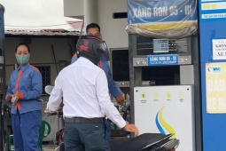 Nhiều cây xăng ở TP.HCM từ chối chuyển khoản: Các bên nói gì?