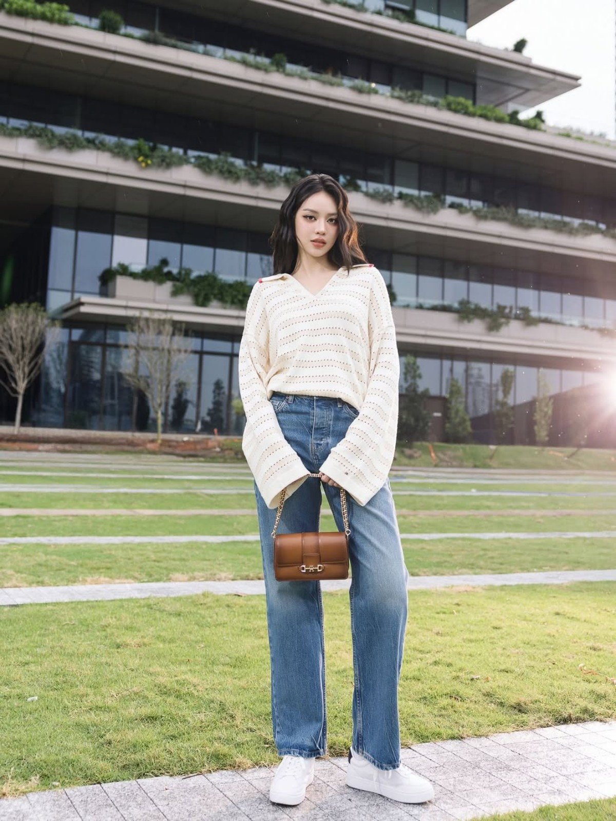 Hoa hậu Thanh Thủy khoe bộ ảnh thời trang đầy phóng khoáng đúng chất Gen Z - 9