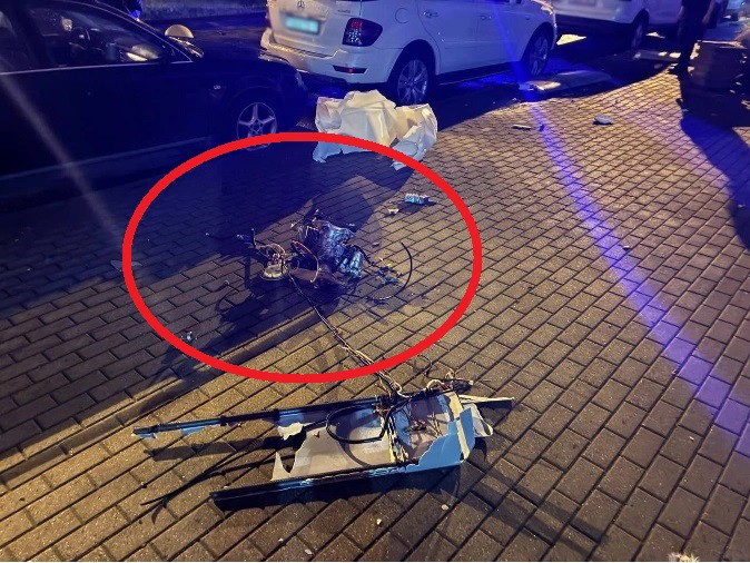 Xác UAV rơi xuống mặt đất ở thành phố Minsk, Belarus (ảnh: Kyiv Post)