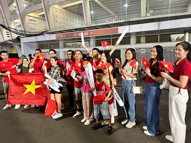 Choáng 1000 cảnh sát bảo vệ trận U23 Việt Nam - U23 Indonesia, fan nô nức vào sân - 12