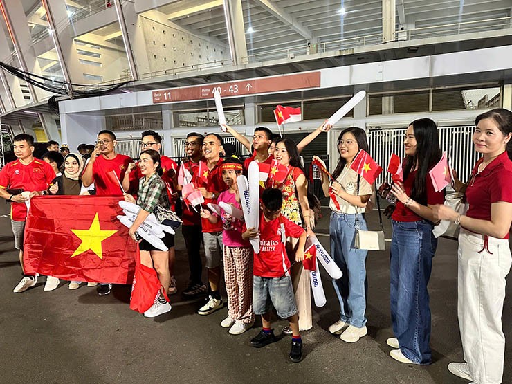 Choáng 1000 cảnh sát bảo vệ trận U23 Việt Nam - U23 Indonesia, fan nô nức vào sân - 11