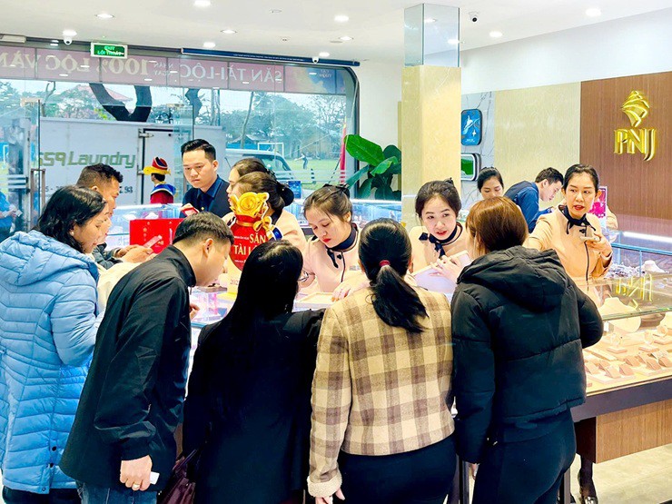 Doanh thu của PNJ ghi nhận giảm mạnh trong nửa đầu năm 2025