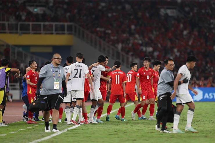 Máu lửa U23 Việt Nam va chạm U23 Indonesia, Đình Bắc bị tấn công - 7