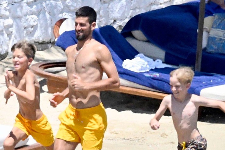 Nóng nhất thể thao chiều 29/7: Djokovic thư giãn cùng gia đình ở thiên đường nghỉ dưỡng - 1