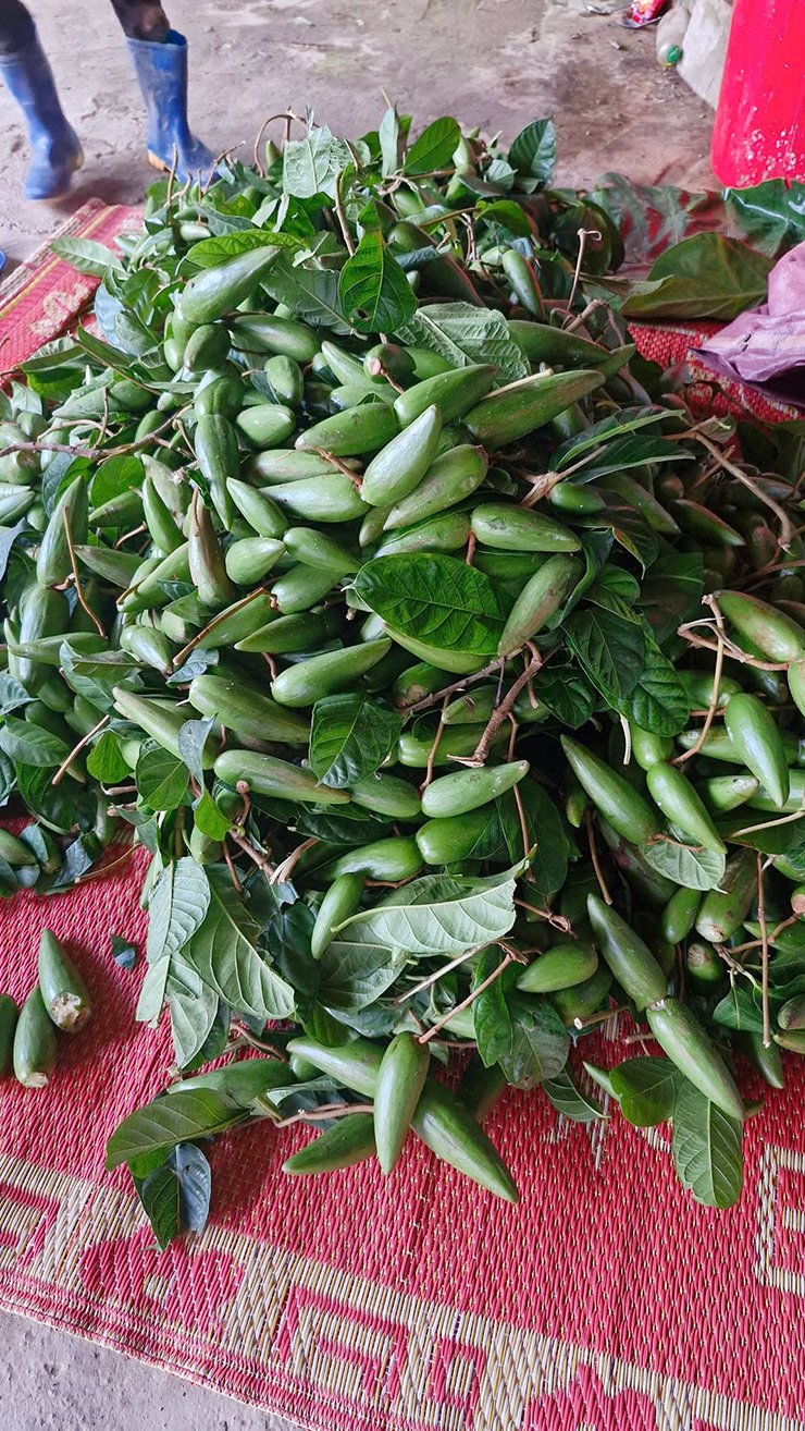Trên chợ mạng, trái sừng trâu có giá tới 80.000 đồng/kg, có kèm theo muối tiêu hoặc chẩm chéo.
