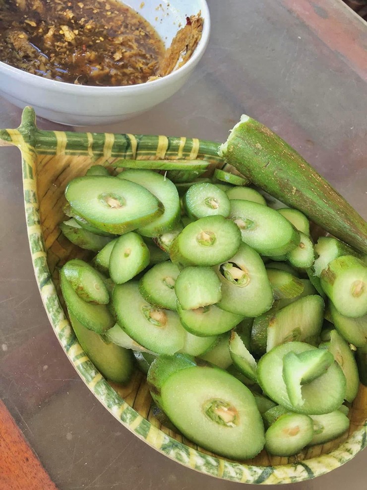 Ngoài ăn trực tiếp, người vùng cao còn dùng làm gia vị tạo vị chua cho các món canh cá.
