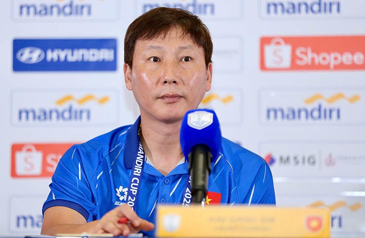Họp báo U23 Việt Nam sau chung kết: Thầy Kim giải thích vụ xếp chai nước "chơi chiêu" U23 Indonesia - 5