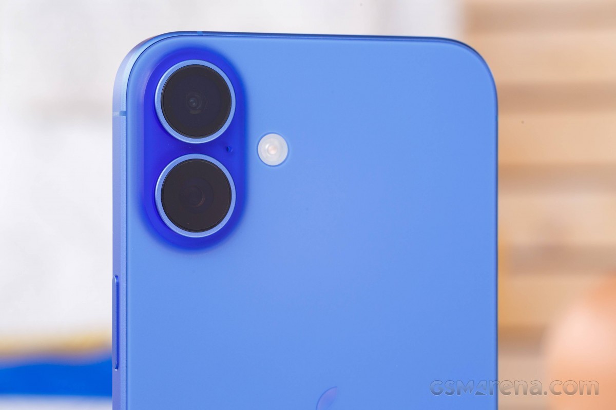 Cụm camera dọc mới của iPhone 16 Plus là một điểm nhấn quan trọng.
