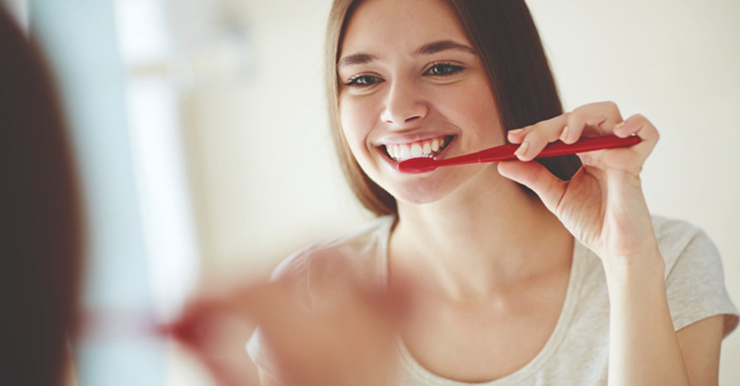 Bàn chải đánh răng gây ra những vết xước trong miệng và điều đó rất nguy hiểm.