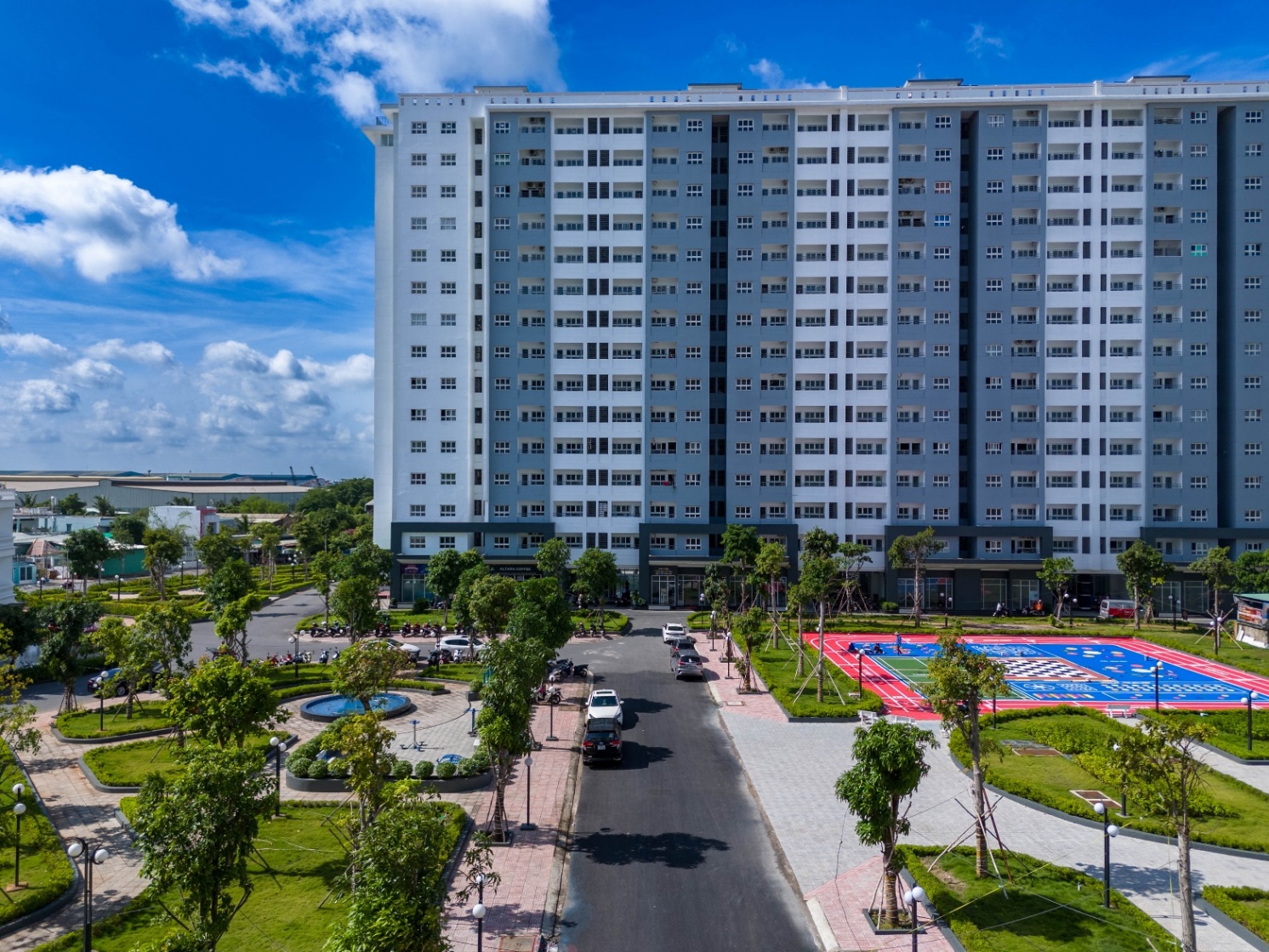 Block B dự án Conic Boulevard, đối diện là sân đa năng và công viên trung tâm. Ảnh: Conic