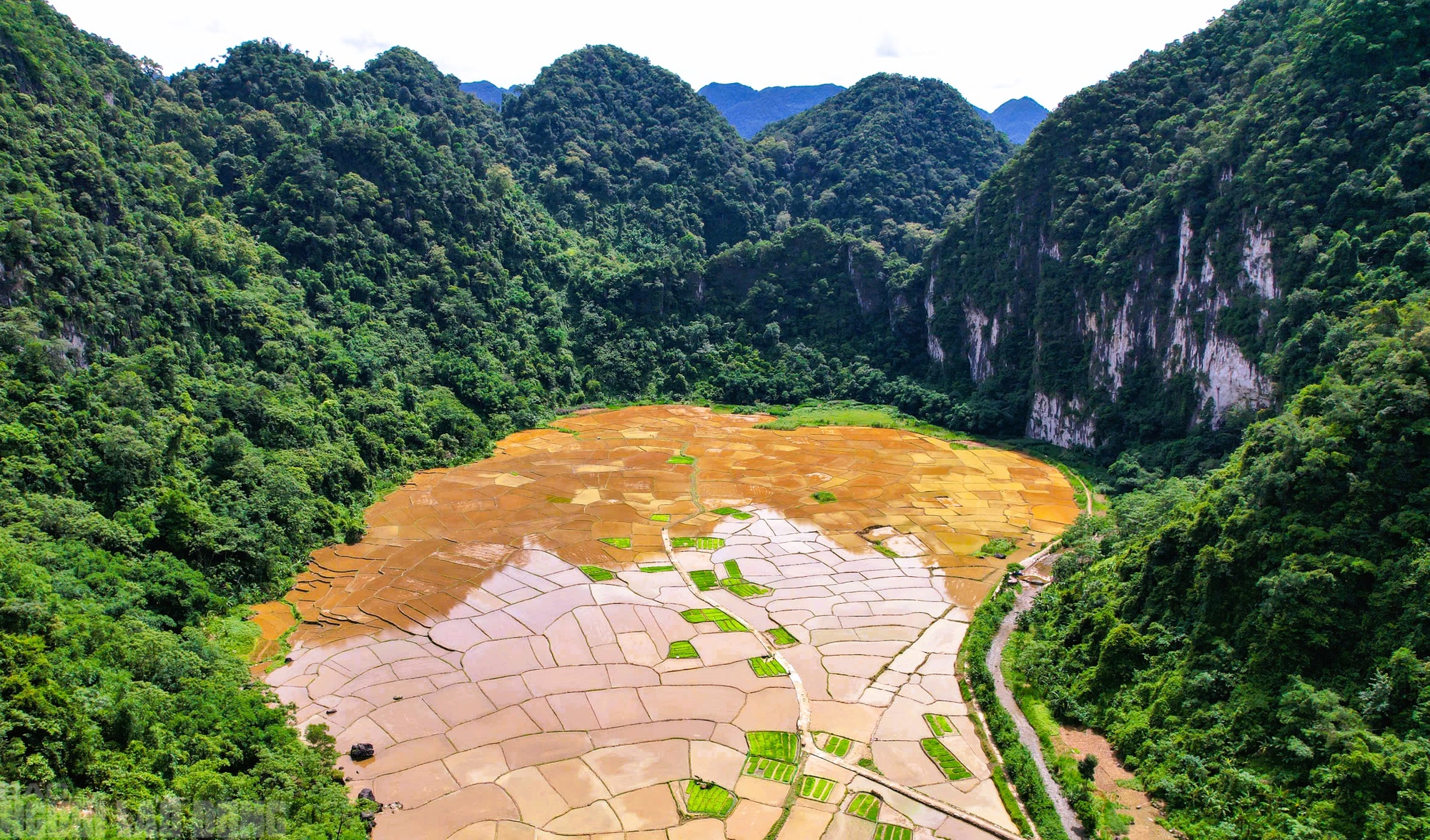 Có một "Sơn Đoòng" đẹp nao lòng giữa đại ngàn Pù Luông - 2