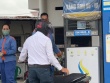 Nhiều cây xăng ở TP.HCM từ chối chuyển khoản: Các bên nói gì?