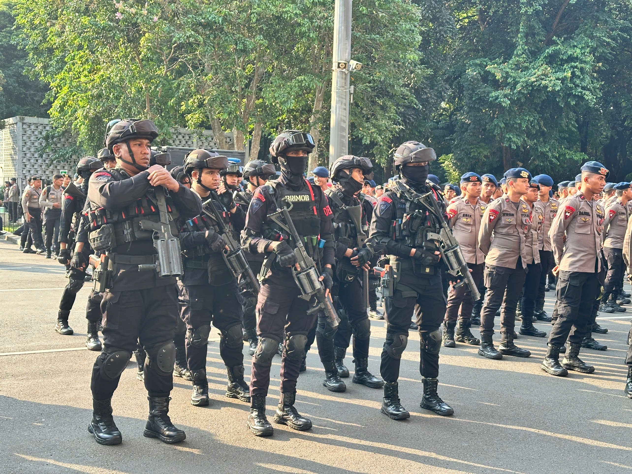 Để đảm bảo an ninh cho trận chung kết U23 Đông Nam Á giữa U23 Indonesia và U23 Việt Nam, chính quyền khu vực hành chính Trung Jakarta đã huy động cảnh sát có vũ trang tới SVĐ Bung Karno