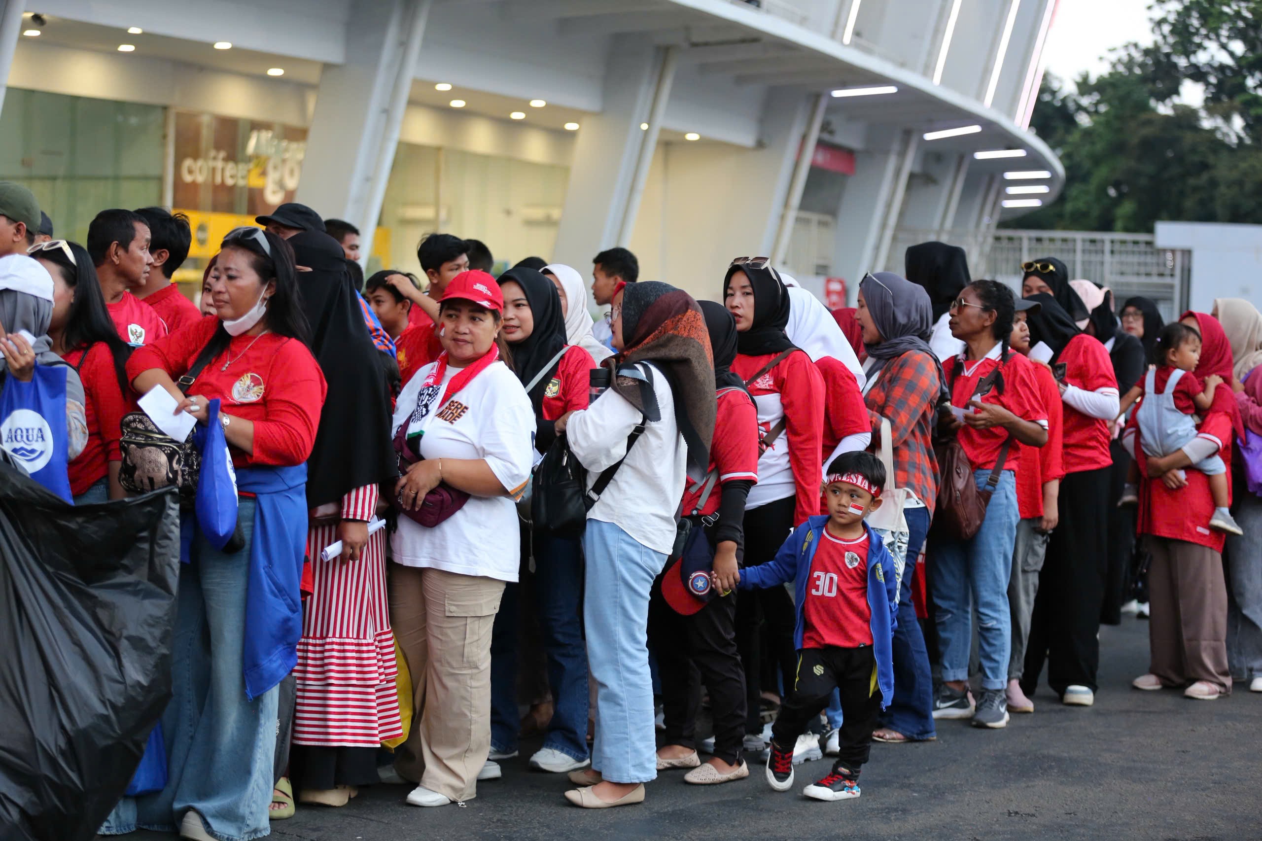 Choáng 1000 cảnh sát bảo vệ trận U23 Việt Nam - U23 Indonesia, fan nô nức vào sân - 10