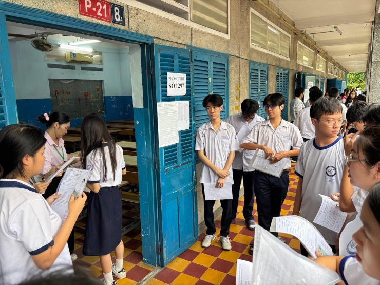 Thí sinh tham dự kỳ thi tốt nghiệp THPT 2025 tại TPHCM