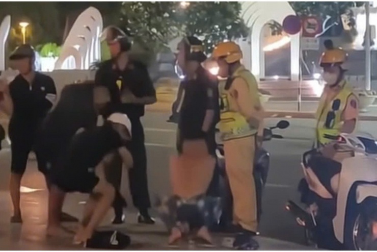 Hình ảnh các thanh niên bị “thụt dầu” ở Nha Trang. Ảnh cắt từ clip