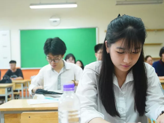 Có nên bỏ kỳ thi hai trong một?