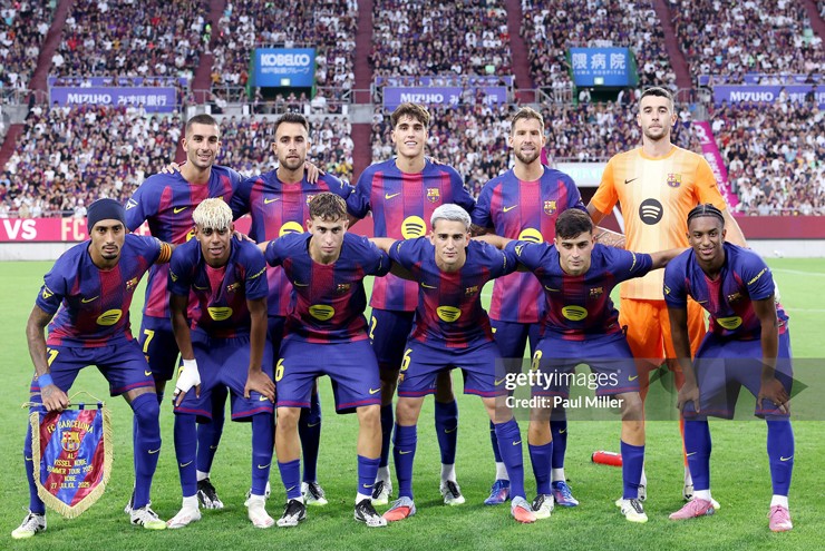 Đại gia Ả Rập chèo kéo Lewandowski, nội bộ Barca rối vì băng đội trưởng