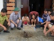 Đặt lừ trên sông, người dân bắt được con vật hiếm thấy