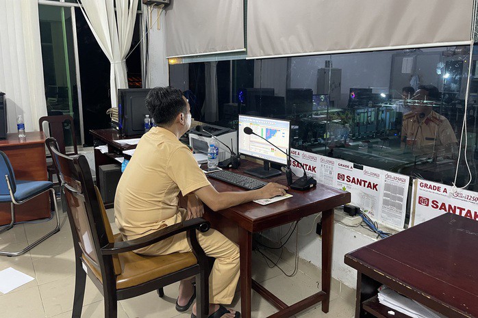 Hình ảnh làm việc đến nửa đêm chưa từng có ở TP HCM - 8