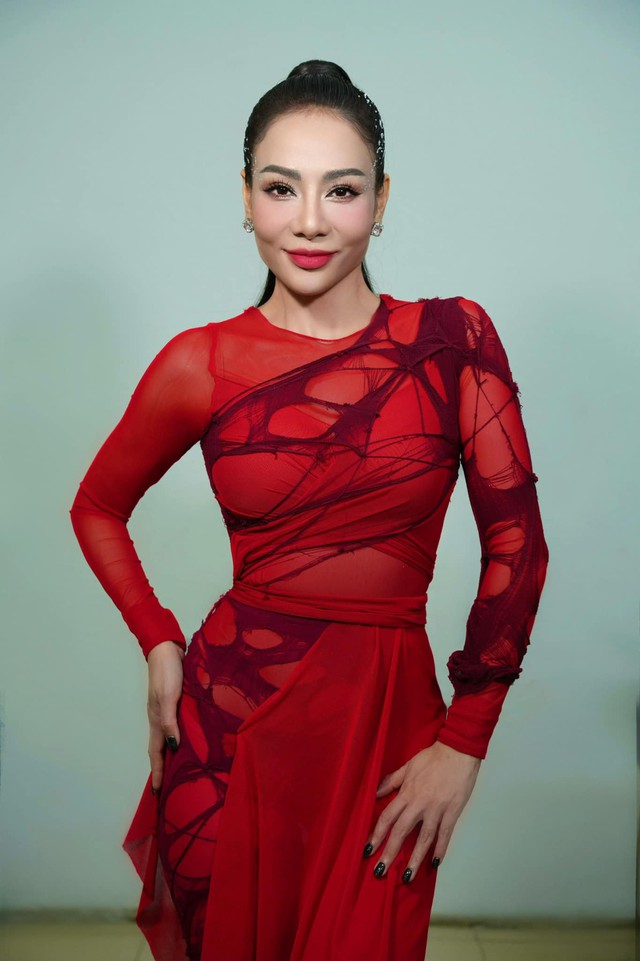 Thu Minh được nhận xét có giọng hát khỏe, giàu kỹ thuật và cực sexy nên mỗi lần xuất hiện trên sân khấu cô đều cháy hết mình. Thu Minh trở thành thần tượng của rất nhiều ngôi sao nữ bởi cá tính đậm đặc trong âm nhạc. Dù không còn ở thời kỳ hoàng kim nhất nhưng nữ ca sĩ vẫn đắt show. Ngay cả khi cô mất nhiều năm theo chồng Tây rời showbiz nhưng khi trở lại Thu Minh vẫn được đón nhận.