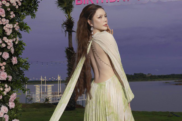 Lý Nhã Kỳ mới đây khiến khán giả sốc khi tổ chức tiệc sinh nhật mừng tuổi 42 hoành tráng ở resort của cô. Resort này rộng 10 héc-ta đất. Để có được không gian rộng và đẹp như vậy, người đẹp đã bỏ tới hàng tỷ đồng để tổ chức tiệc sinh nhật, mời đông đảo bạn bè tới dự.