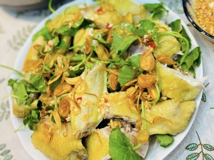 Gà luộc mà thêm bước này bao nhiêu cũng hết, lễ tết không lo thừa