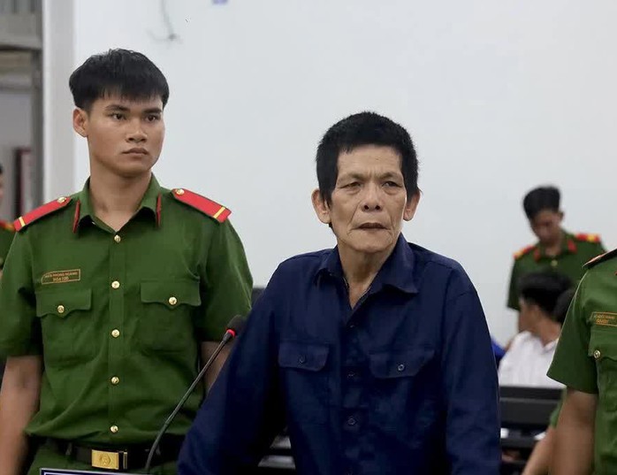 Bị cáo Lê Văn Hùng nghe tuyên án. Ảnh: N.Vũ