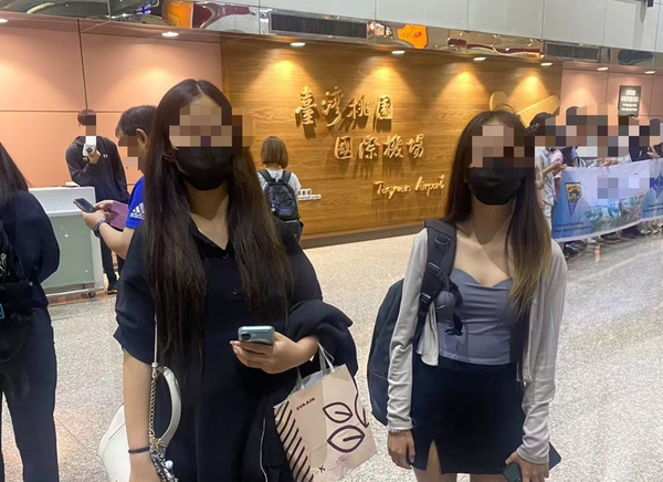 Người em vì đang mang thai nên được thả.