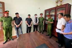 3 thanh niên lao vào phòng khám đánh người bị khởi tố