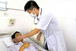 Người đàn ông suy gan, suy thận từ vết thương nhỏ