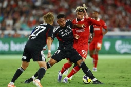 Trực tiếp bóng đá Yokohama Marinos - Liverpool: Đôi công hấp dẫn, cột dọc cứu thua