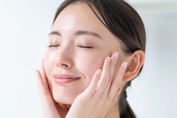 5 dưỡng chất giúp phụ nữ trung niên cải thiện tóc đen mượt, da căng bóng