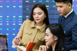 Ngành chứng khoán bội thu chưa từng có, công ty nào đang lên hương?