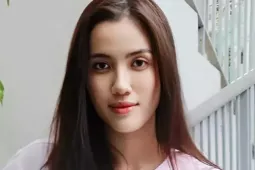 Á hậu Minh Nhàn bị khối u cột sống