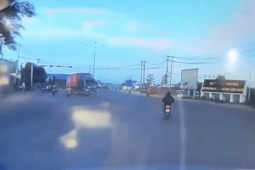 [CLIP] Pha xử lý  ' thót tim '  của tài xế xe container khiến nhiều người đi đường hoảng hồn